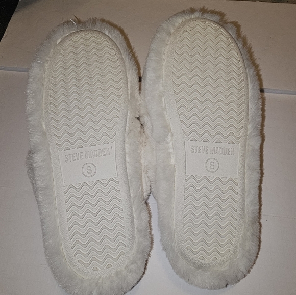 Steve Madden Fluffy Slippers SZ S - Picture 4 of 6